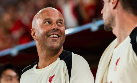 Suporter Muak Setelah Liverpool Ditahan Burnley, Arne Slot Beri Pembelaan - GenPI.co