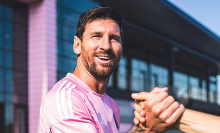 Perpanjang Kontrak di Inter Miami, Lionel Messi Bertahan Hingga 2027 - GenPI.co