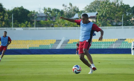 Lapangan Kalegowa Butuh Istirahat, PSM Pindah Latihan ke Stadion BJ Habibie - GenPI.co