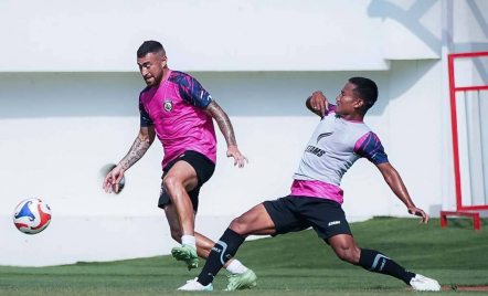 Arema FC Fokus Perbaiki Mentalitas Pemain Sebelum Super League Bergulir - GenPI.co