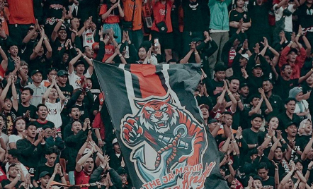 Pekan Perdana Super League 2025/26 Catat 89 Ribu Penonton, Jakmania Mendominasi - GenPI.co