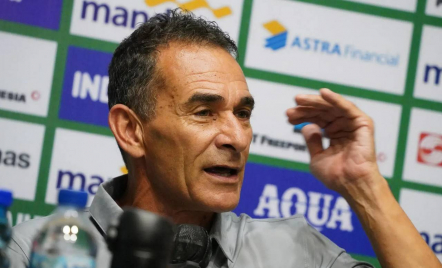 Punya Rekor Buruk Lawan Pelatih Korea Selatan, Vanenburg Tak Peduli - GenPI.co