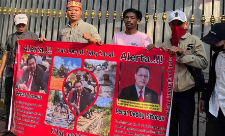 Mahasiswa Kalimantan Demo di Depan Markas PDIP, Minta Deddy Sitorus Dipecat - GenPI.co