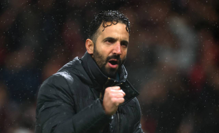 Manchester United Dikritik Ronaldo, Ruben Amorim Tak Peduli - GenPI.co