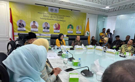 Komisi X DPR RI Bantah Isu Revisi UU Sisdiknas Bakal Hapus Hak-hak Guru - GenPI.co