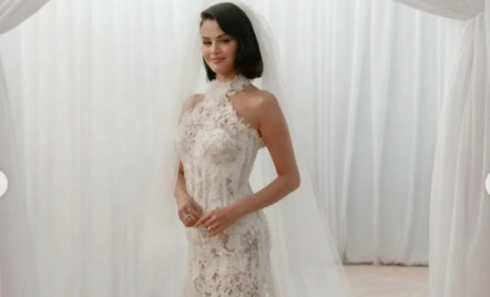 Baju Pengantin Selena Gomez Mewah dan Sangat Elegan - GenPI.co