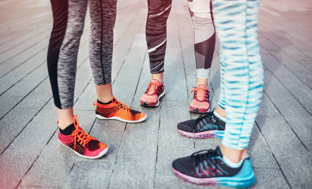4 Sepatu Lari Bikin Kamu Rajin Olahraga, Wajib Dimiliki - GenPI.co
