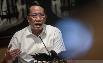 Supratman Tak Lihat Detail Nama Bapak J Ketua Dewan Pembina PSI saat Teken SK - GenPI.co