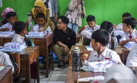 1 Tahun Jabat Wapres, Gibran Disebut Bisa Imbangi Prabowo Subianto - GenPI.co