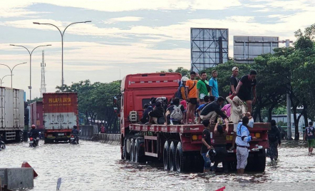Banjir di Kaligawe Genangi Jalan Pantura, Polisi Imbau Lewat Jalur Alternatif - GenPI.co