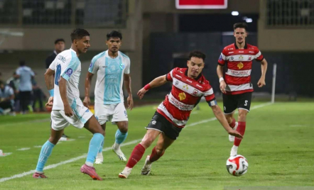 Madura United Minta Maaf, Belum Beri Kemenangan Kandang ke Suporter - GenPI.co