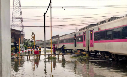 Penumpang Terdampak Banjir Semarang Bisa Refund Tiket KA di Loket & Contact Center - GenPI.co