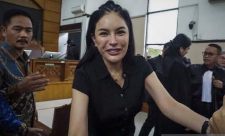 Sebut Nikita Mirzani Tidak Ancam Reza Gladyz, Kuasa Hukum Anggap Hakim Keliru - GenPI.co