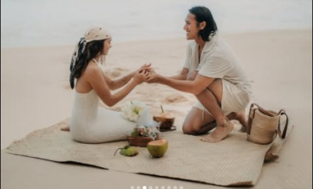 Lamar Hana Malasan di Pantai, Janji Beri Tawa dan Cinta - GenPI.co