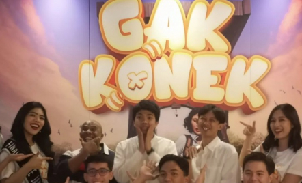 Main Web Series Gak Konek, Arif Brata Kagumi Kemampuan Marthino Lio - GenPI.co