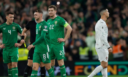 Ronaldo Dapat Kartu Merah Seusai Tantang Suporter Irlandia - GenPI.co