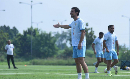 Thom Haye Pastikan Persib Bandung Siap Tempur Lawan Dewa United - GenPI.co