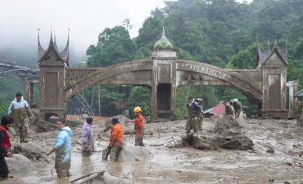 Banjir Padang Panjang: 7 Warga Tewas, Pencarian Dilanjutkan - GenPI.co