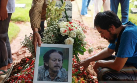 Anak Ungkap Kronologis Epy Kusnandar Meninggal, Muntah, Ditemukan di Bawah Kasur - GenPI.co