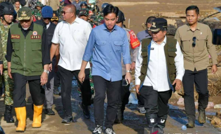 Dapat Kritik Anggota DPR RI, Ferry Irwandi Diapresiasi Gibran Rakabuming Raka - GenPI.co