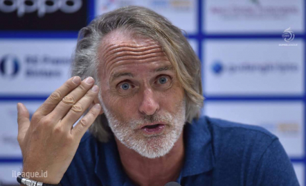 Jan Olde Riekerink Belum Puas Meski Dewa United Kandaskan Persis Solo - GenPI.co