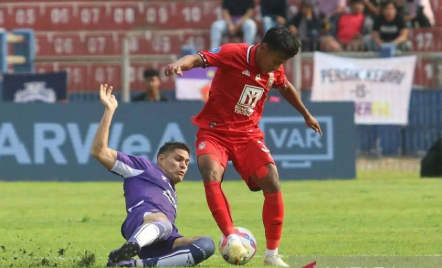 Ezra Walian Ingin Persik Kediri Konsisten di Jalur Kemenangan, Saat Lawan Persib - GenPI.co