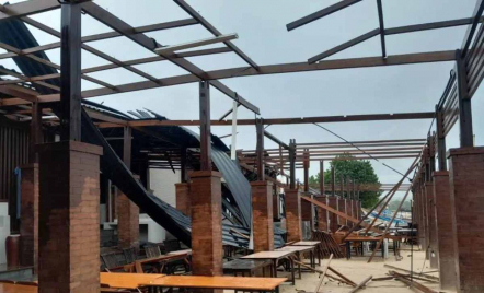 6 Kafe Rusak Akibat Angin Kencang di Jimbaran, Peringatan Dini Dikeluarkan BBMKG - GenPI.co