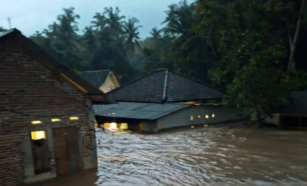 Banjir dan Angin Kencang Terjang 4 Kabupaten di NTB, Ribuan Jiwa Terdampak - GenPI.co