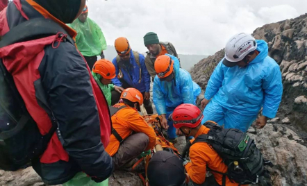 Jenazah Pendaki Gunung Slamet Akhirnya Berhasil Dievakuasi, Sempat Terkendala Cuaca - GenPI.co