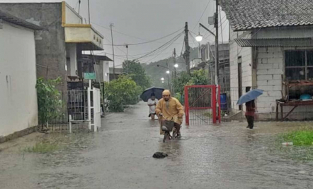4.622 KK Terdampak Banjir di Bekasi, Sebagian Warga Dievakuasi - GenPI.co