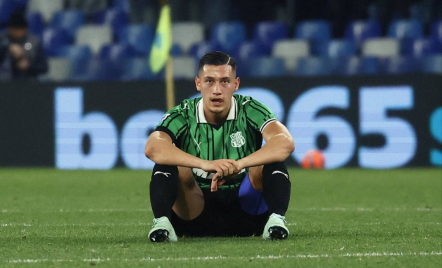 Sassuolo Dibekuk Napoli, Jay Idzes Tuai Pujian - GenPI.co