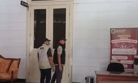 KPK Geledah Rumah Dinas Bupati Pati, Bolak-Balik Ruang Kerja dan Rumah - GenPI.co