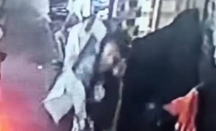 Heboh Pria Panggul Karung Diduga Mayat di Tambora, Ternyata Biawak - GenPI.co
