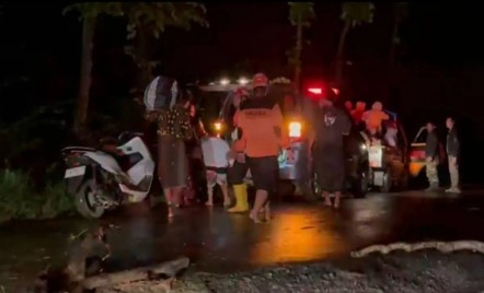 Fenomena Tanah Bergerak di Tegal, 2.453 Jiwa Mengungsi, Ada Ibu Hamil dan Balita - GenPI.co