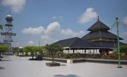 Rekomendasi Wisata Religi di Jawa Tengah, Mengagumi Keunikan Masjid Agung Demak - GenPI.co