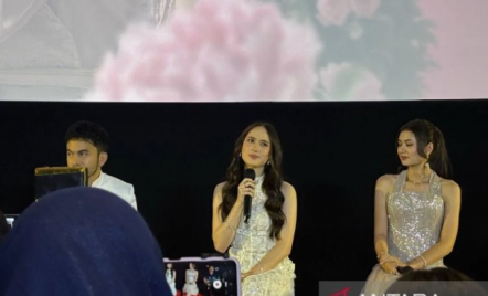 Bintangi Film A dan Z: Insyallah Cinta, Laura Moane Tidak Mau Taaruf - GenPI.co