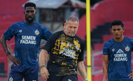 Semen Padang vs Malut United, Kabau Sirah Ngotot Demi Keluar Zona Degradasi - GenPI.co