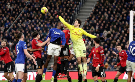Everton Dikalahkan MU, Senne Lammens Bikin David Moyes Frustrasi - GenPI.co