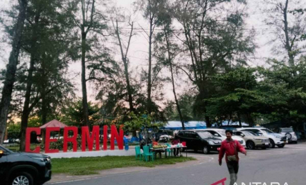 Rekomendasi Wisata Pariaman, Berburu Takjil di Pantai Cermin - GenPI.co