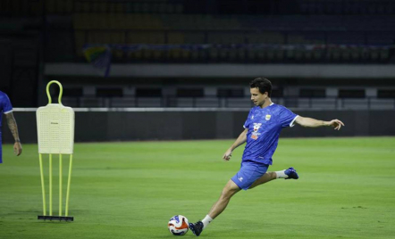 Persib Bandung vs Persik Kediri, Motivasi Tinggi Pangeran Biru Amankan 3 Poin - GenPI.co