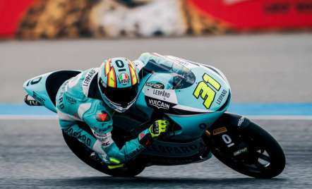 Moto3 Thailand: Adrian Fernandez Tidak Terima Finish di Belakang Veda Ega Pratama - GenPI.co