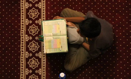 Iktikaf Membantu Umat Raih Ketenangan Batin dan Menjauh dari Kesibukan Duniawi - GenPI.co