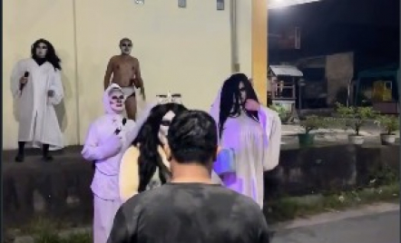 Sahur Ramadan 2026: Warga Cosplay Jadi Hantu, Langsung Diberi Uang - GenPI.co