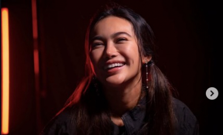 Main Film Bareng Oki Rengga, Ratu Felisha Susah Tahan Tawa - GenPI.co