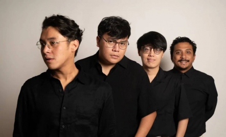 Wijaya 80 dan Sal Priadi Rilis Single Bulan Bintang, Garis Menyilang Saat Lebaran - GenPI.co