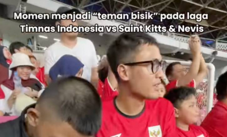 Bikin Haru! Tunanetra Bisa Nikmati Laga Timnas Indonesia di GBK, Dibantu Teman Bisik - GenPI.co