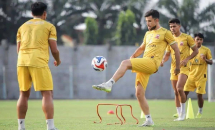 Madura United Percaya Diri, Kelemahan Borneo FC Dikantongi - GenPI.co