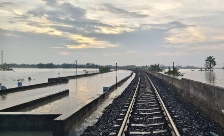 8 Perjalanan KA Jalur Utara Terganggu Akibat Banjir Grobogan, Genangan Air 25 Cm - GenPI.co