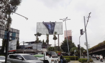 Tak Ramah Anak dan Menyeramkan, Billboard Iklan Film Horor Aku Harus Mati Dicopot - GenPI.co