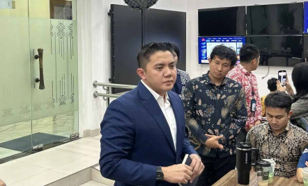 Guntur Romli Soal Inflasi Pengamat, Latar Belakang Seskab Teddy Disentil - GenPI.co